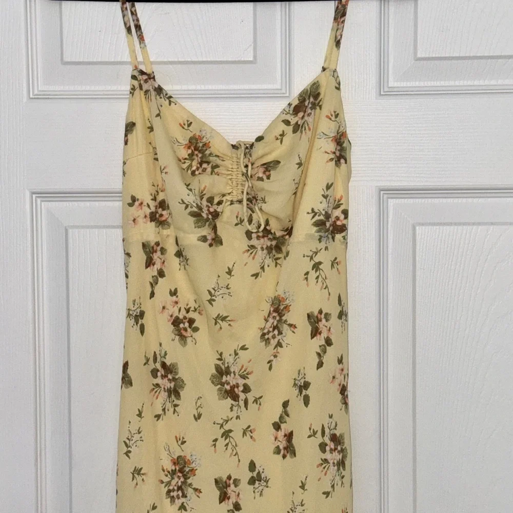 Yellow Floral Maxi Dress - Brand: Abercrombie & Fitch- size Medium